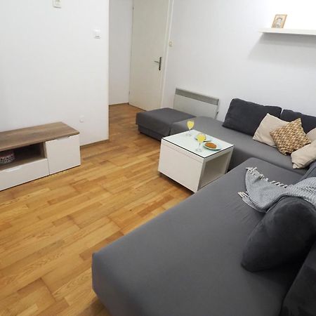 Apartment With Garden In Barbariga Exterior photo
