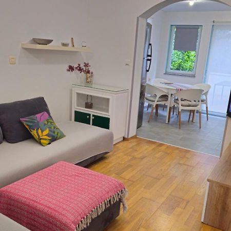 Apartment With Garden In Barbariga Exterior photo