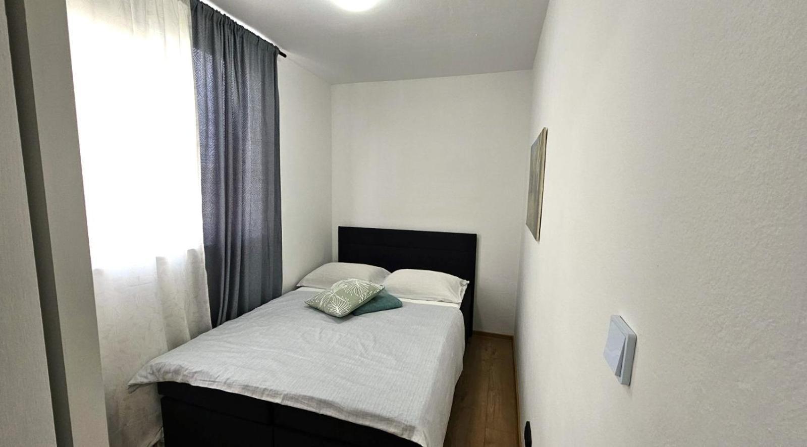 Apartment With Garden In Barbariga Exterior photo